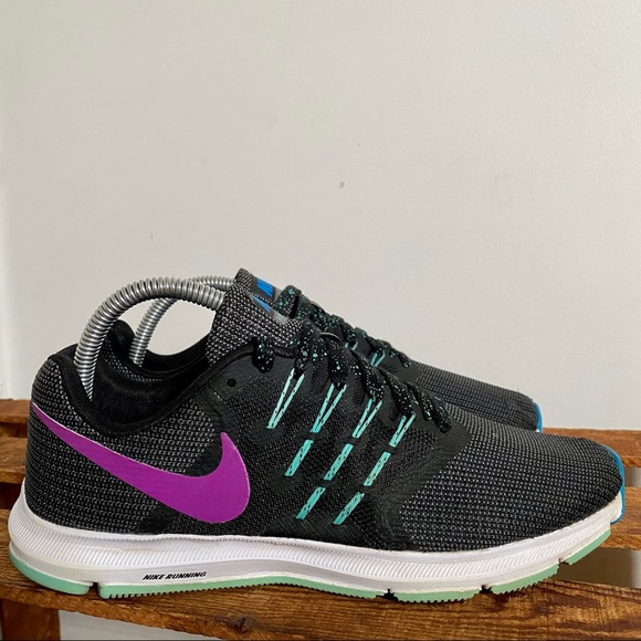 Nike Run Swift Lightweight Running Shoe 